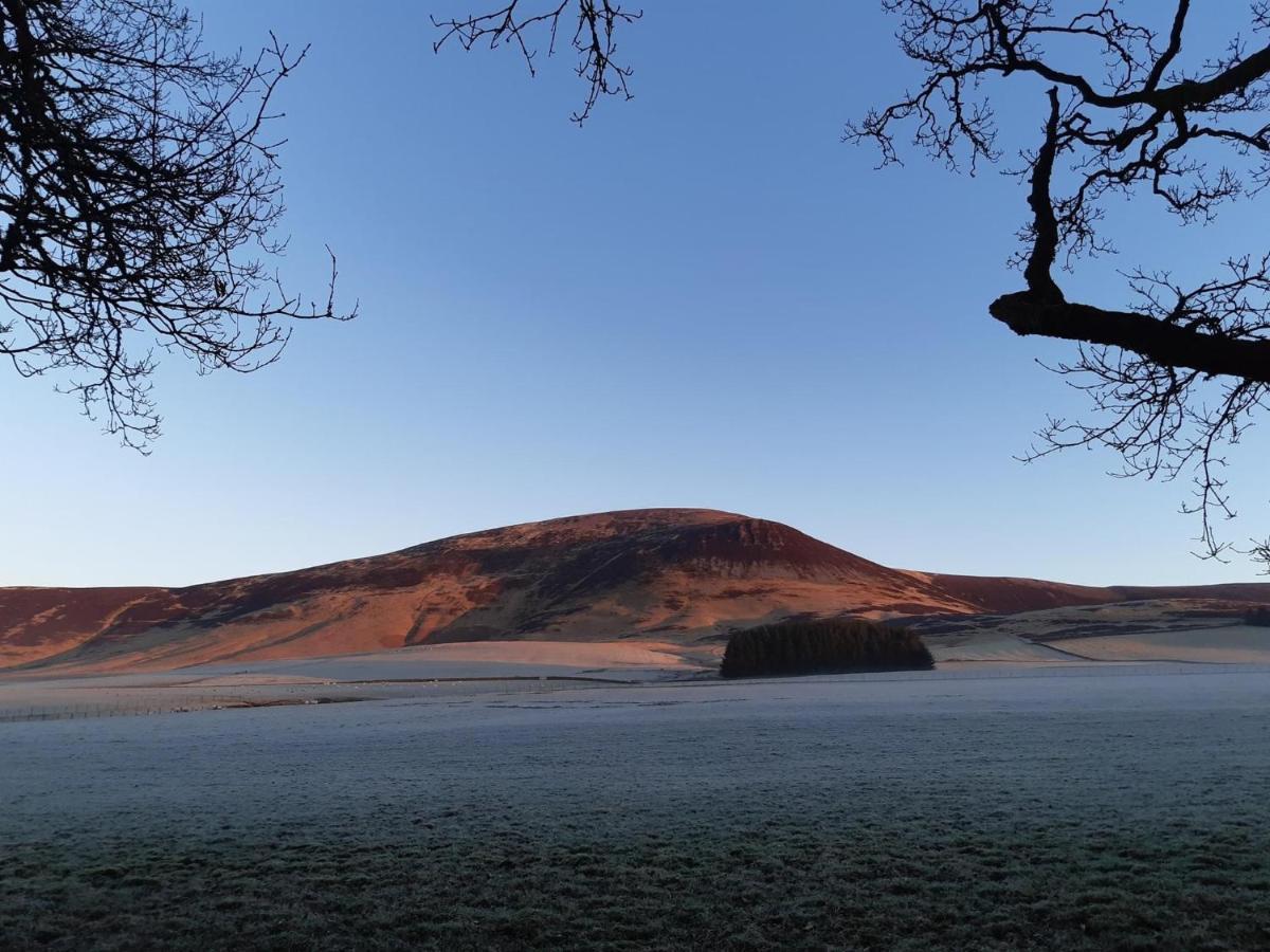 The Granary At Tinto Retreats, Biggar Is A Gorgeous 3 Bedroom Stone Cottage Wiston  Esterno foto