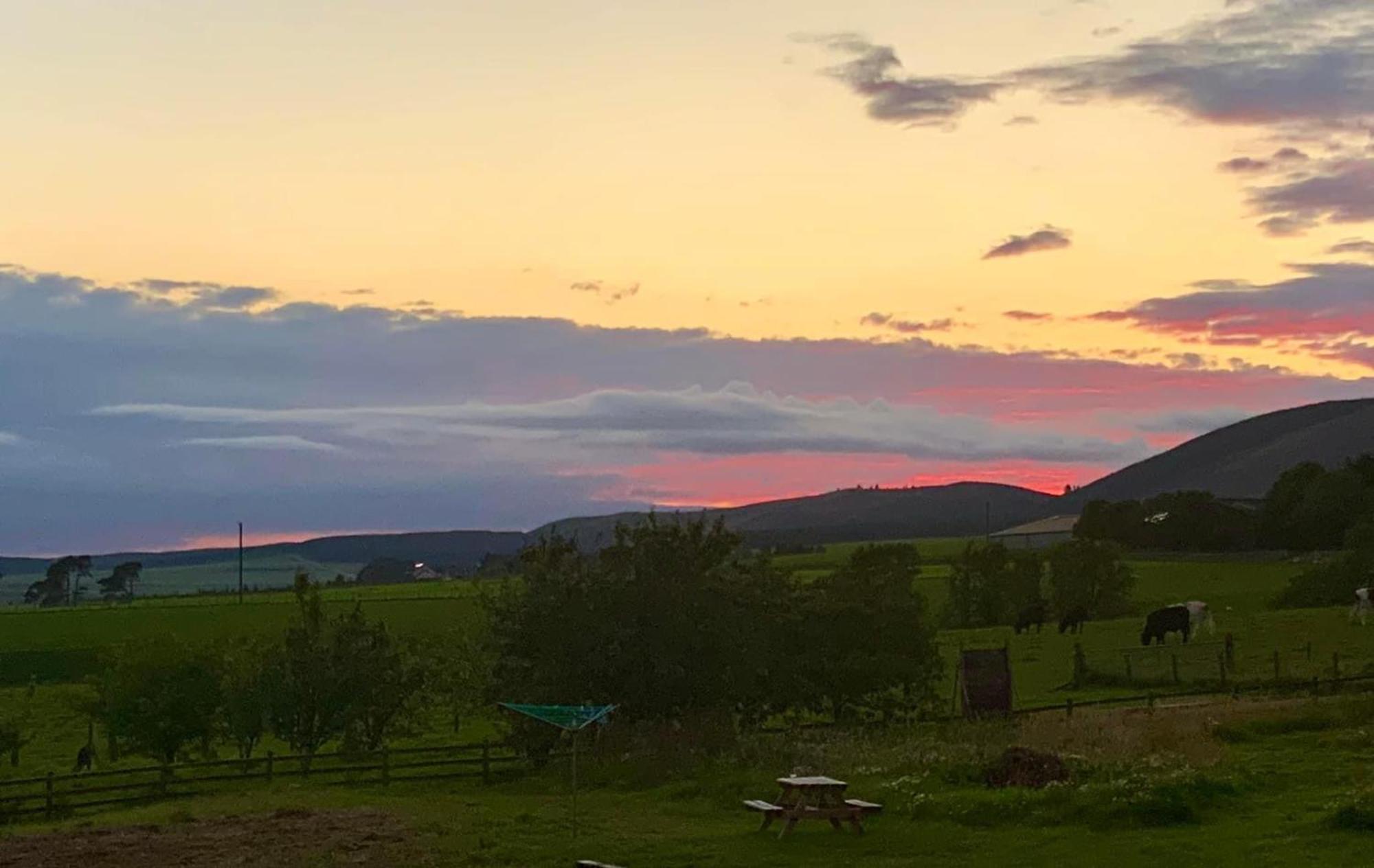 The Granary At Tinto Retreats, Biggar Is A Gorgeous 3 Bedroom Stone Cottage Wiston  Esterno foto